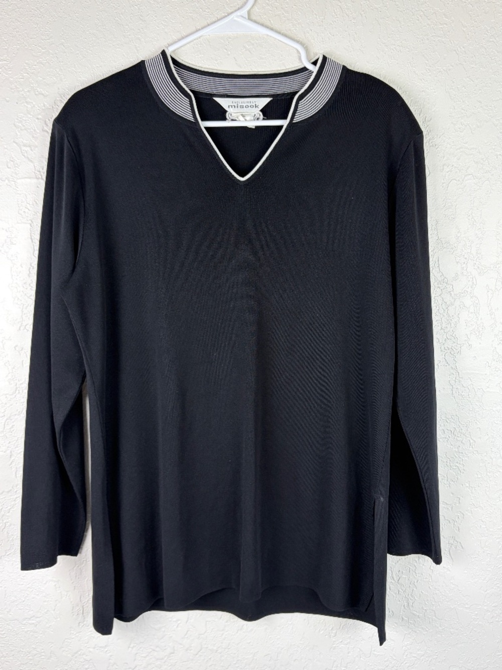 Exclusively Misook Women’s Knit Tunic Top Large Padded Shoulder Vneck Black